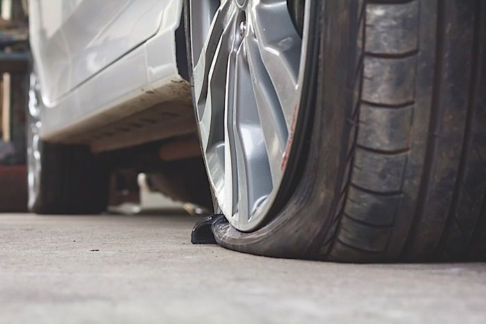 Giallo sulla A26, decine di gomme bucate tra Masone e Genova Prà