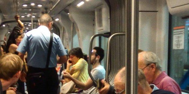 Piazza De Ferrari, maxi controlli sui bus: il 15% non ha il biglietto 