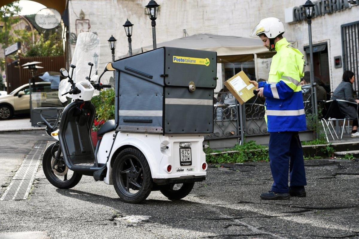 Poste, a Genova arrivano i tricicli elettrici 
