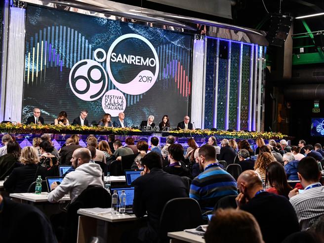 Scandalo voto a Sanremo, 8 giudici ribaltano il voto di 150.000 cittadini