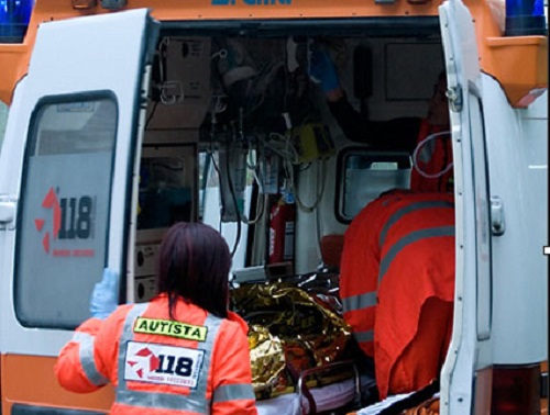 Scontro frontale sulla statale 28: un morto e due feriti