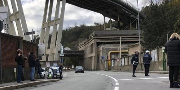 Cantiere ponte Morandi, giù la quinta trave: chiude corso Perrone