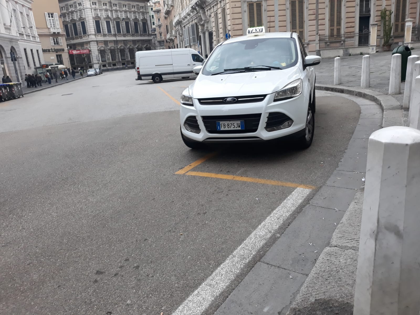 Trasporti abusivi, per protesta oggi stop ai taxi a Genova  