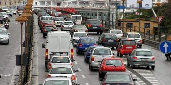 Incidente in sopraelevata, traffico in tilt in direzione ponente