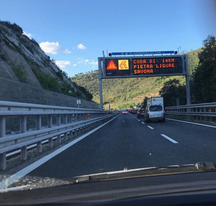 Liguria, la situazione del traffico nelle autostrade: code in A10 e A12