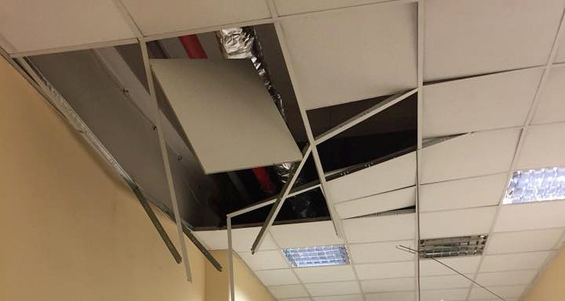 Regione Liguria, durante la notte crolla controsoffitto negli uffici di M5S e PD