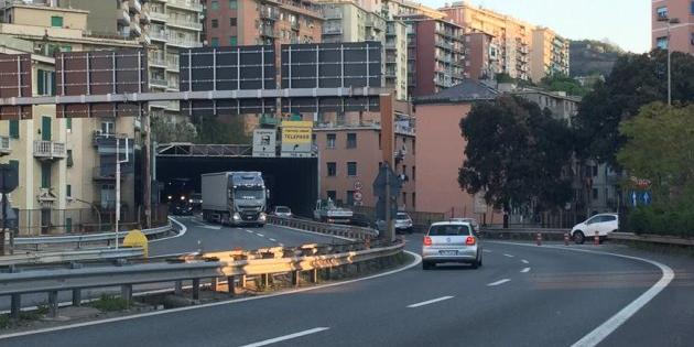  Demolizione del ponte, chiuso per tre notti un tratto dell'A7 