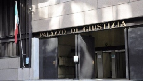 https://www.primocanale.it/materialiarchivio/immagininews/20190618142352-tribunale-genova.jpg