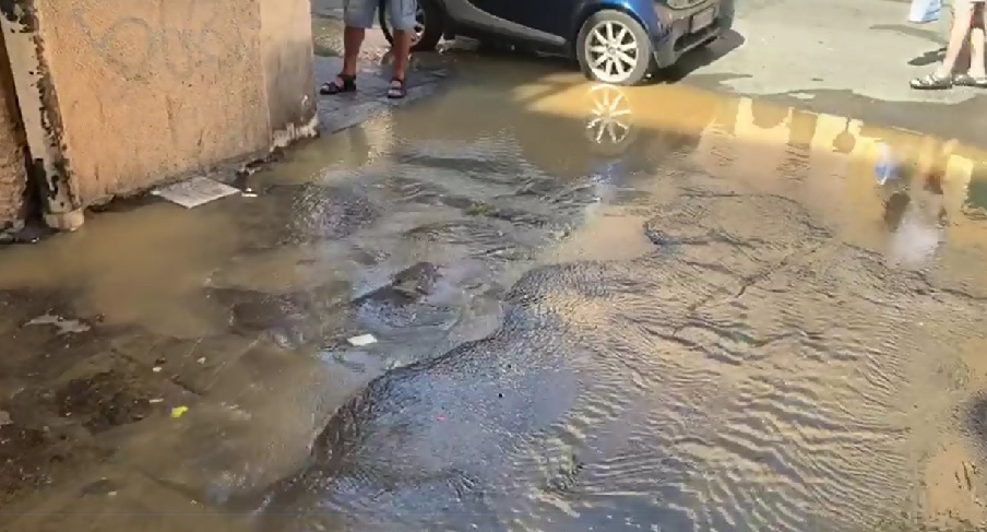 Perdite d'acqua segnalate nelle aree vicino a ponte Morandi