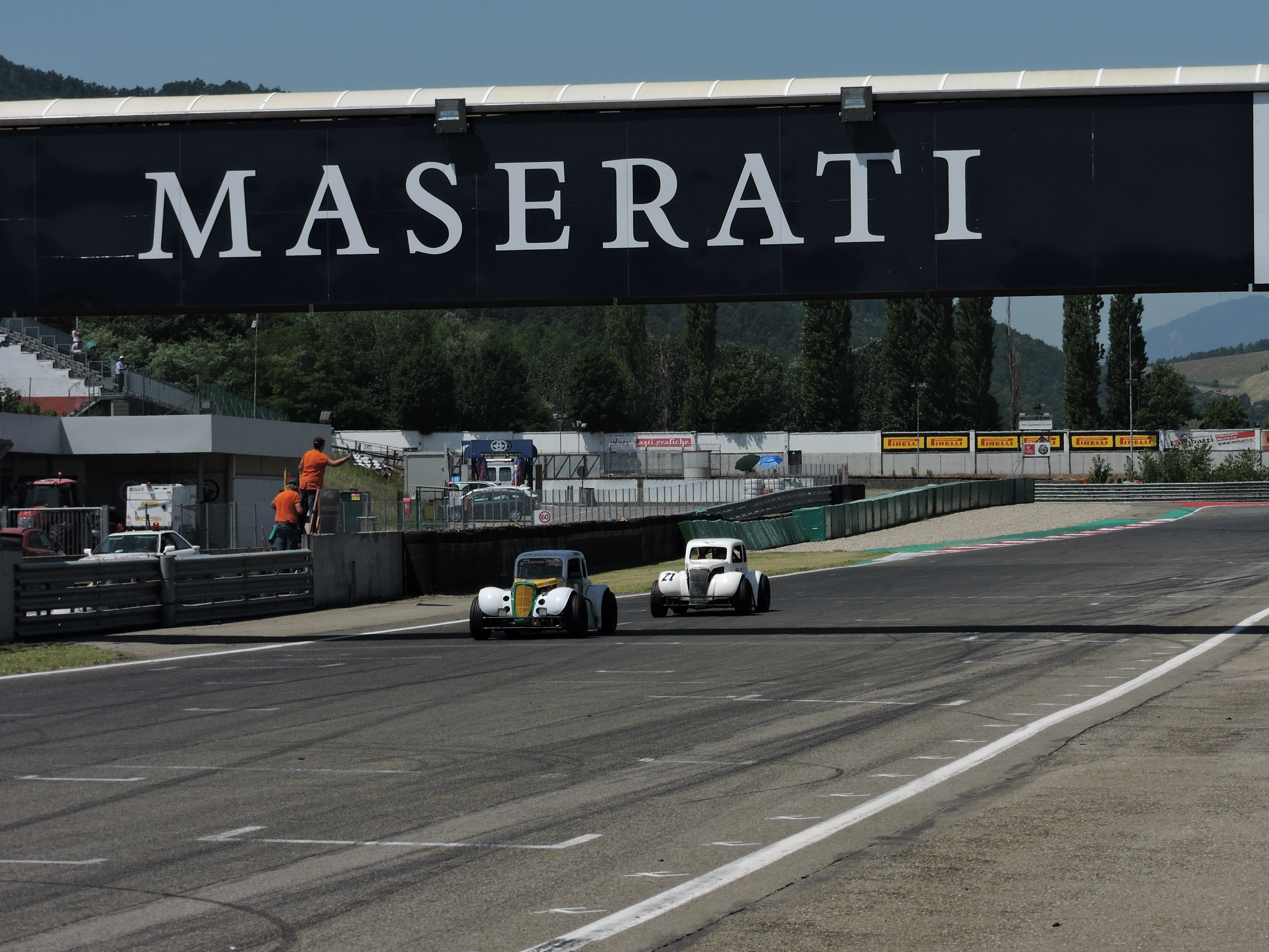 Legends Car: doppietta Liguori a Varano, duello show con Ferrario