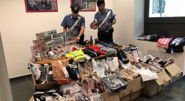 Il bel gesto dei carabinieri di Genova: donano abiti rubati ai bisognosi