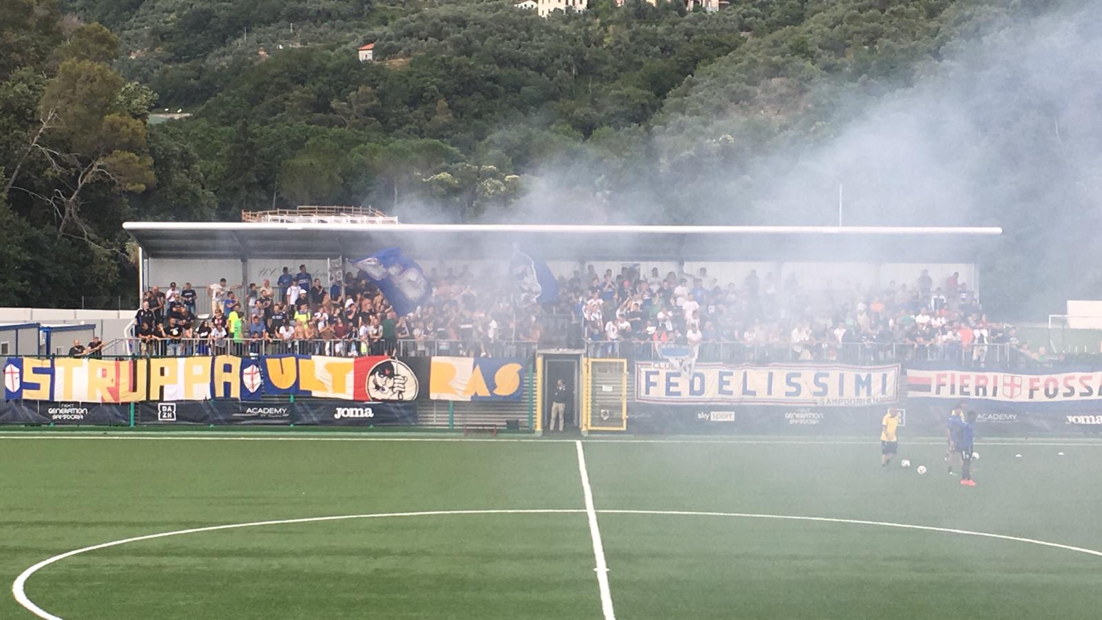 Sampdoria, allenamento a Bogliasco sotto gli occhi dei tifosi della Gradinata Sud