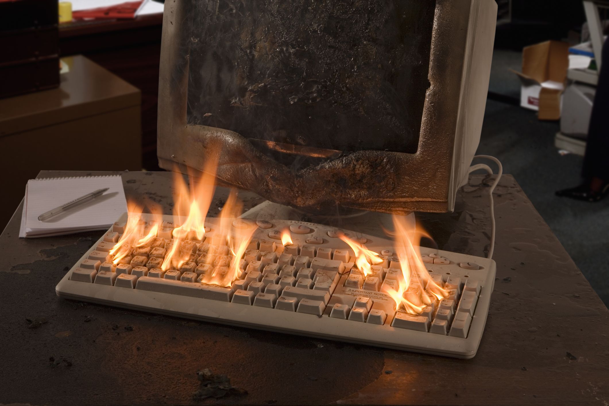 Prende fuoco un computer: principio di incendio in un appartamento a Imperia