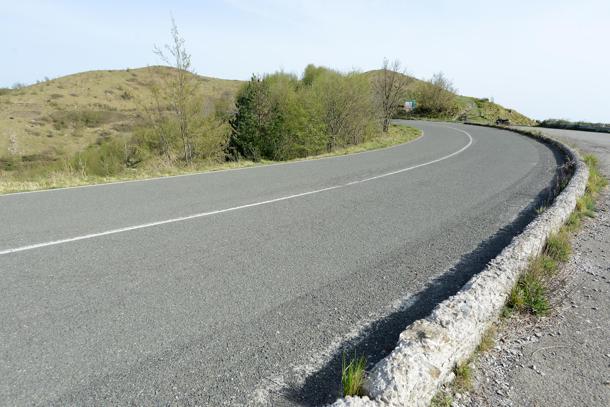 Cade in moto sul monte Fasce: grave un diciottenne