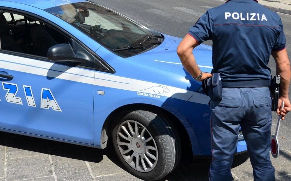 Ubriachi picchiano poliziotti alla Spezia, arrestati due trentenni