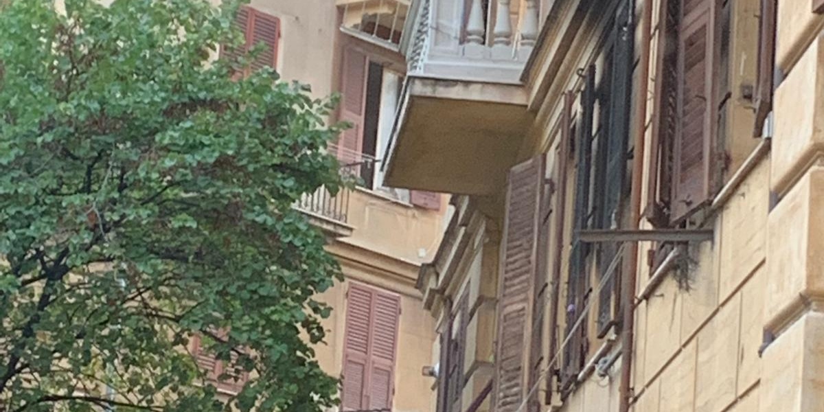Incendio in un appartamento di Genova, fiamme partite dalla cucina