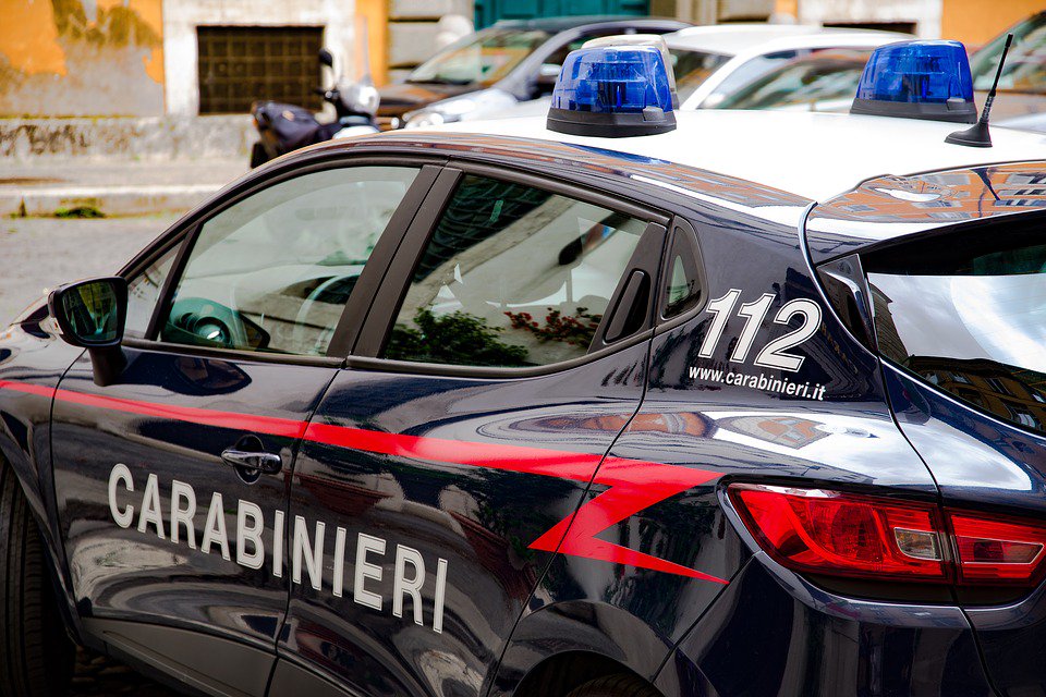 Violenta aggressione a Savona: rubati 20 euro a un senzatetto 