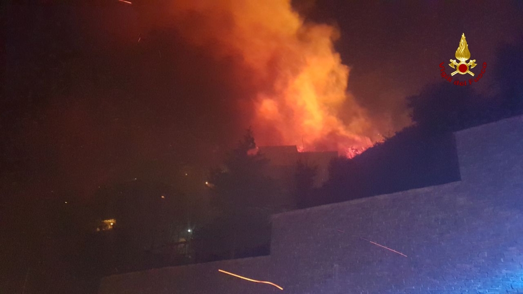 Ancora fiamme sulle alture di Cogoleto