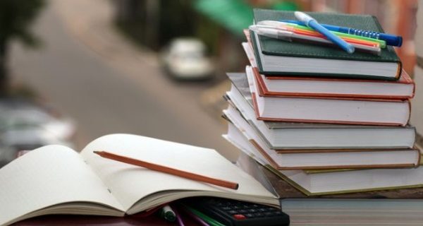 Libri di testo e corredo scolastico, liceo classico il più caro in assoluto (fino a 500 euro)