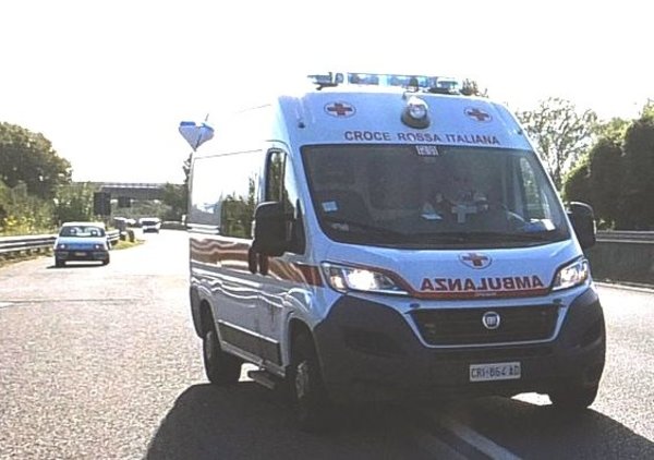 Incidente mortale sulla A12 all'altezza di Sarzana: scontro tra un'autocisterna e due furgoni