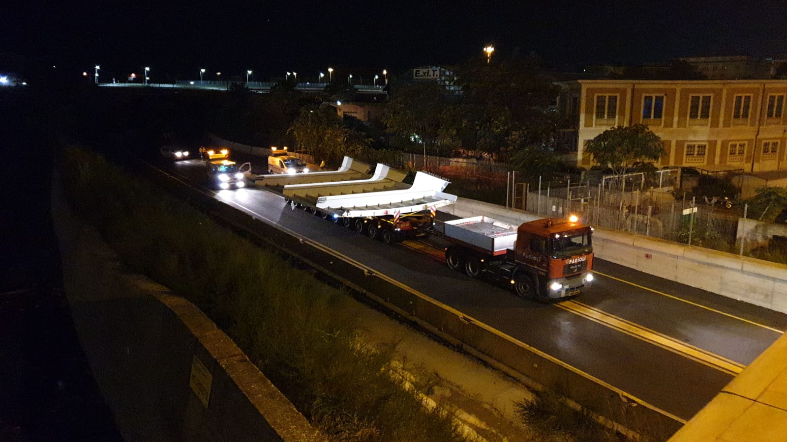 Ponte per Genova, trasporto eccezionale per i quattro imponenti conci di acciaio