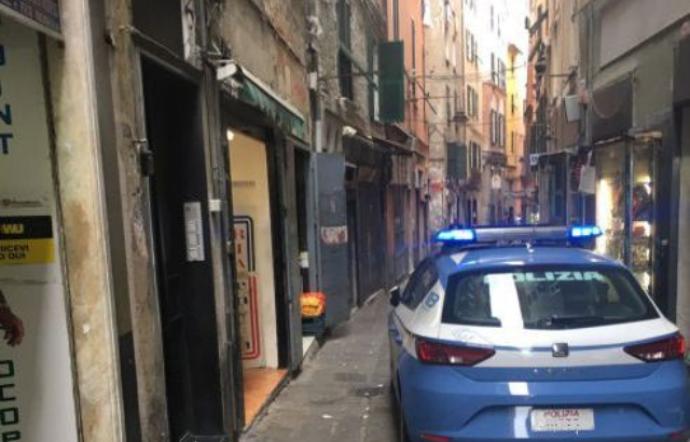 Blitz antidegrado nel centro storico a Genova, scoperti dormitori lager