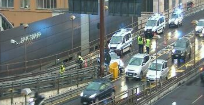 Tragedia a Genova, investito sulla Sopraelevata: morto un pedone