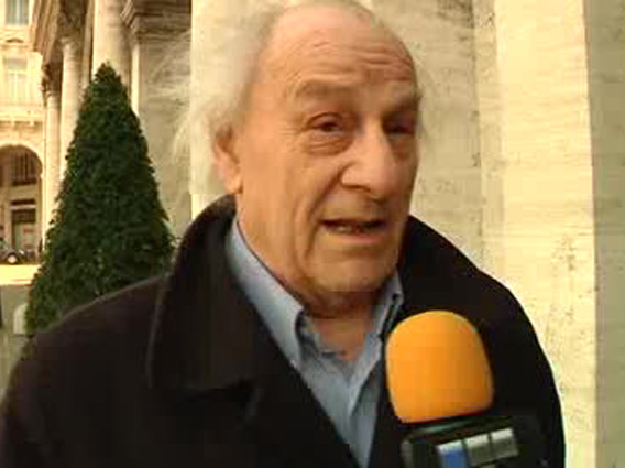 Piazza Alimonda, il covo rossoblù adesso si istituzionalizza in club