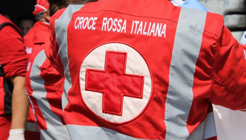 Tamponamento sulla Torino-Savona, un uomo incastrato tra le lamiere
