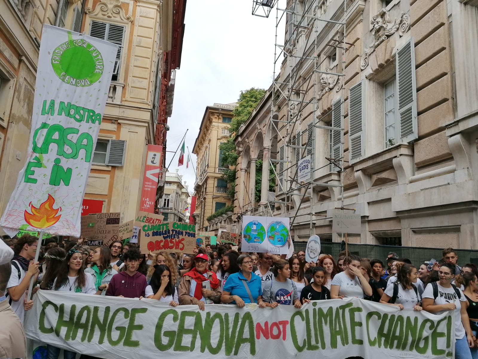 Sciopero per il clima, a Genova in diecimila: 