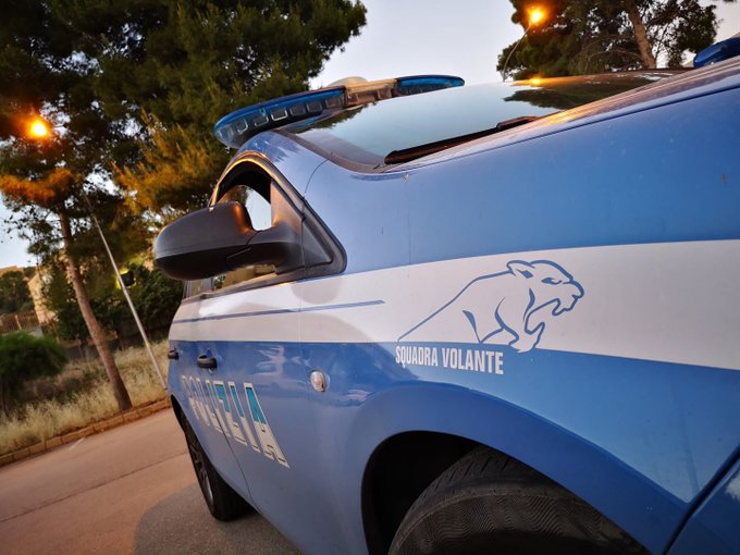 Genova, 21enne tenta il suicidio e accoltella il poliziotto che gli salva la vita
