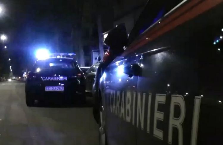 Lite davanti a una discoteca, 5 denunce a Genova
