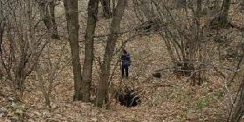 Bikers e fungaioli in giro per i boschi durante l'allerta, i sindaci: 