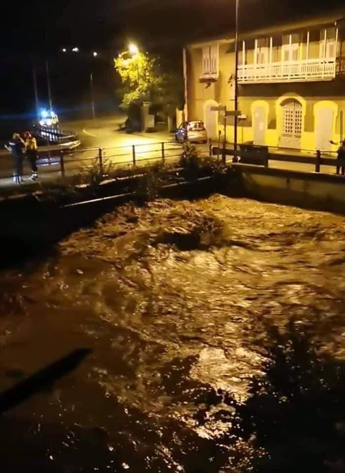Savona, paura tra i cittadini per il Letimbro ingrossato 