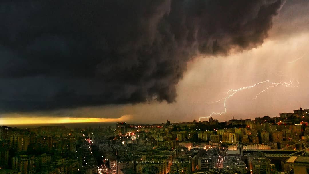 Maltempo in Liguria, oltre 20 mila fulmini caduti durante la notte nel Mar Ligure 