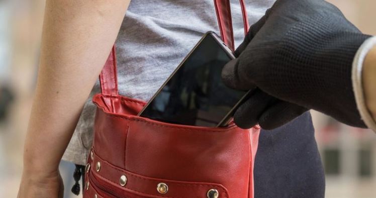 Rapinavano donne sole e anziani, tre arresti a Genova