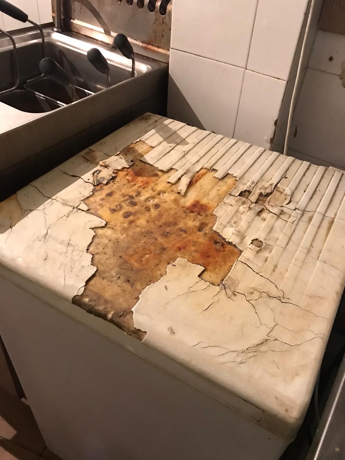 Sporcizia e degrado nei locali, chiuso un bar a Sestri Ponente