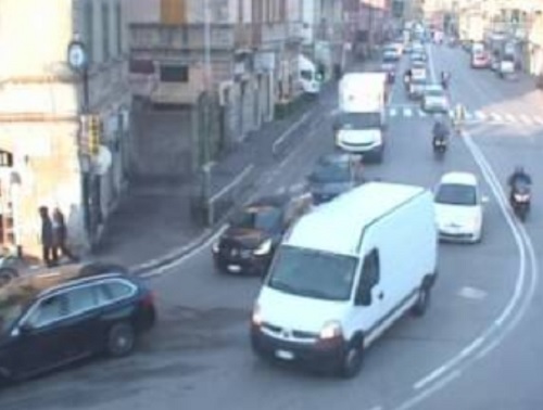 Incidenti e semaforo in tilt, mattina di caos lungo le strade genovesi