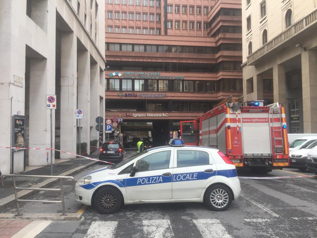 Genova, allarme bomba a Equitalia: chiuso il tunnel delle Casaccie 