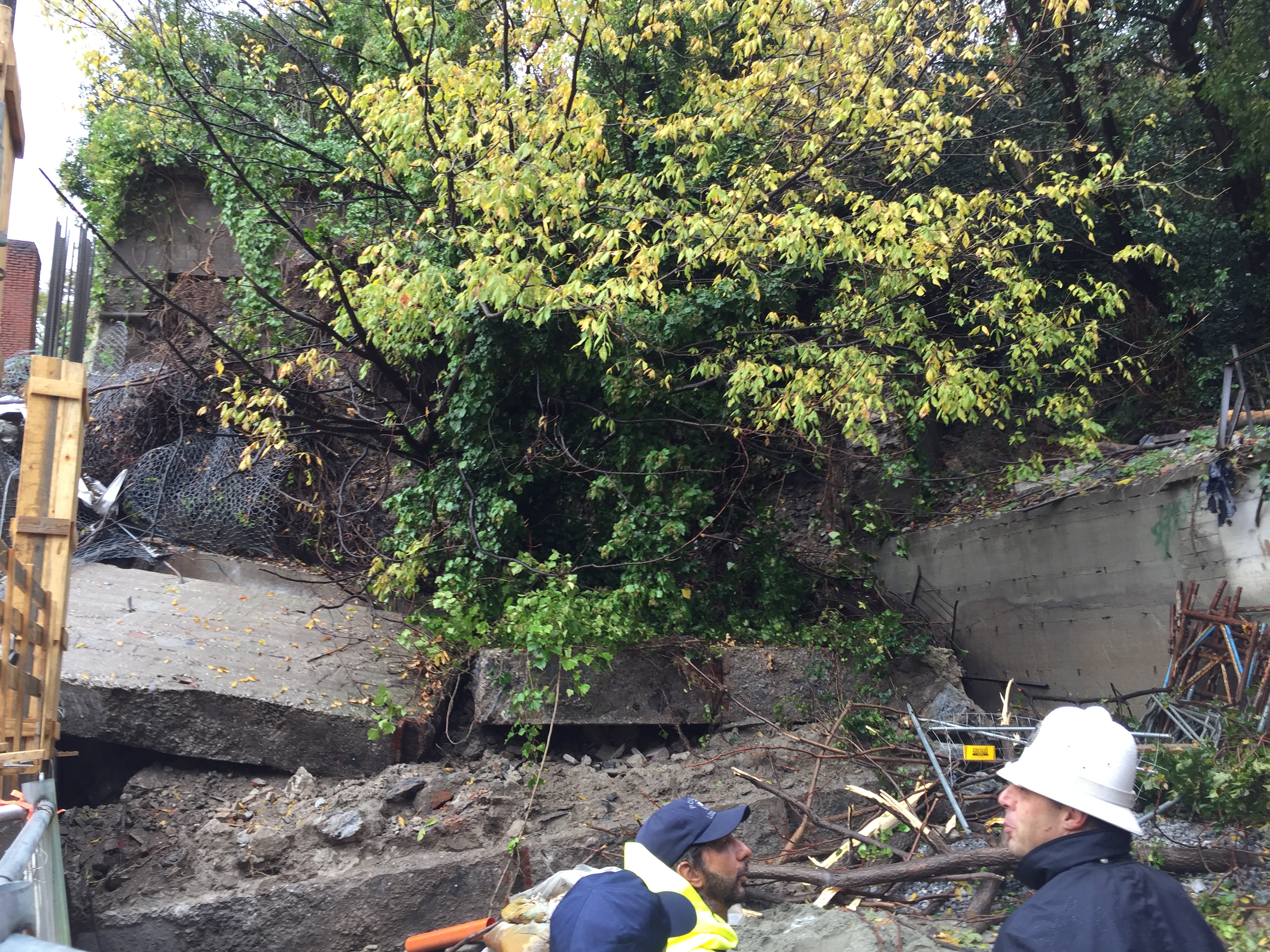 Ancora frane a Genova, crolla un muraglione a due passi da via San Vincenzo 