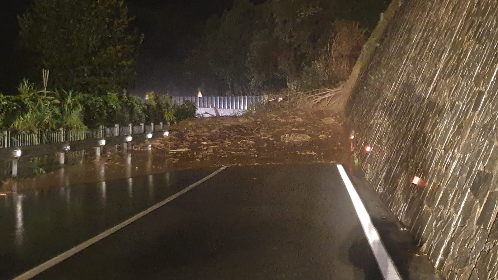 Frana sull'Aurelia a Vesima, rischio strada bloccata anche dopo la fine dell'allerta 