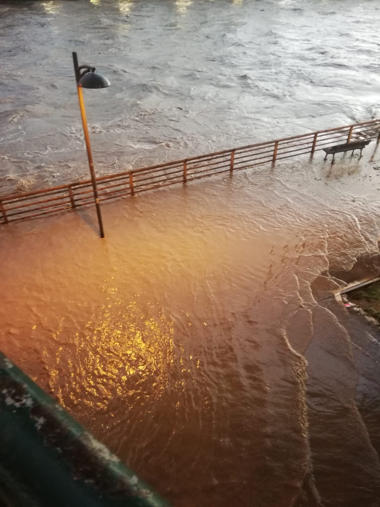 Entella esonda a Lavagna e Chiavari: allagamenti nel Tigullio 