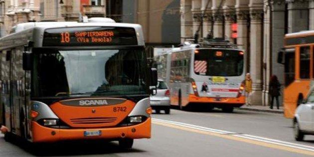 Emergenza traffico, da lunedì a Genova i mezzi pubblici tornano a pagamento