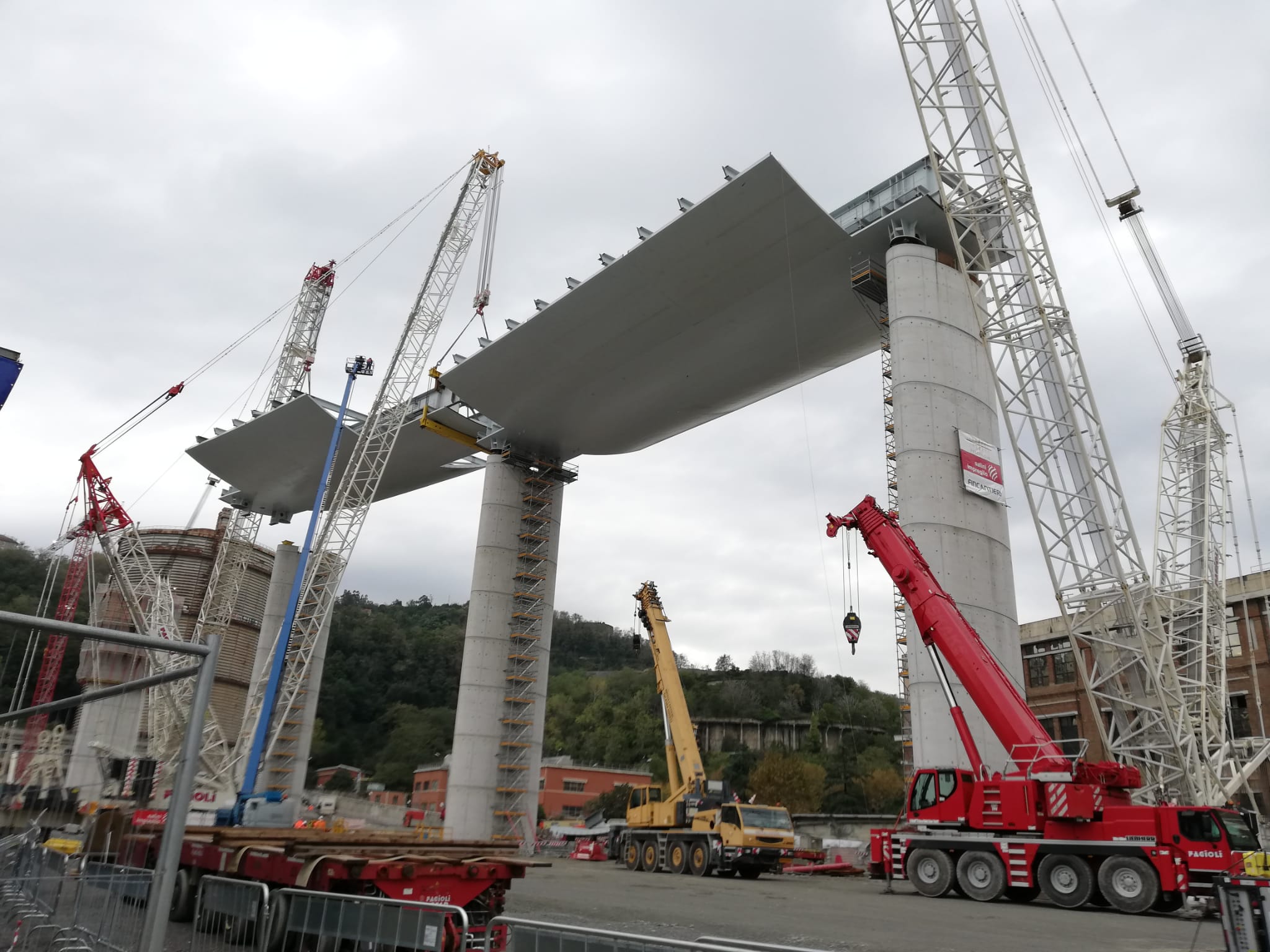 Ponte per Genova, operaio schiacciato nel cantiere: trauma toracico, diverse costole rotte