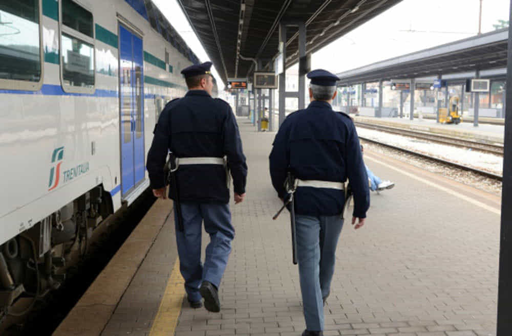 Sul treno senza biglietto, nigeriana aggredisce a morsi il controllore