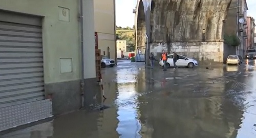 Il grido di dolore dei commercianti di via Ferri: 