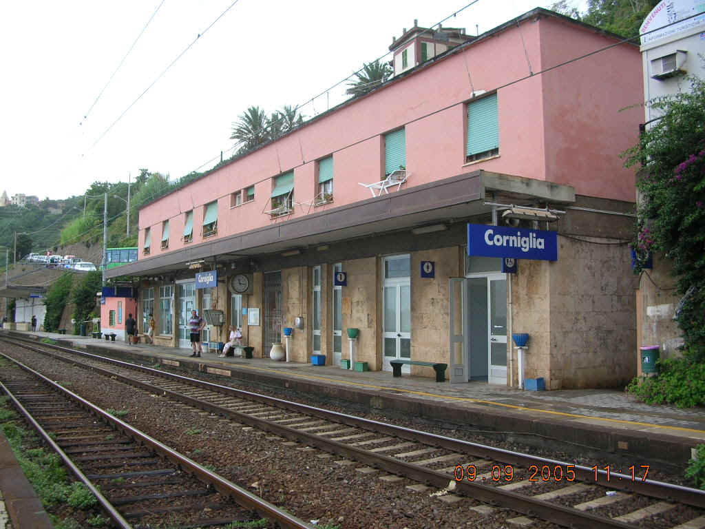 Maltempo, allagata la galleria Biassa: ritardi ai treni nello Spezzino