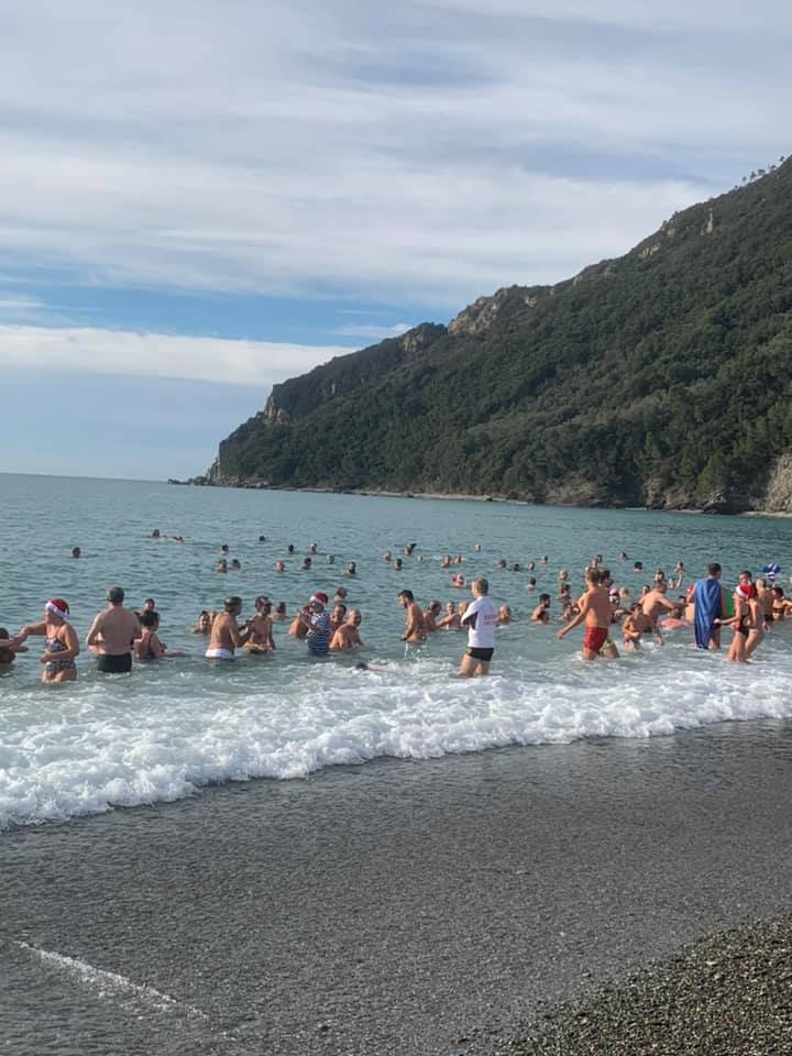 Cimento da record a Riva Trigoso, in acqua oltre 320 nuotatori