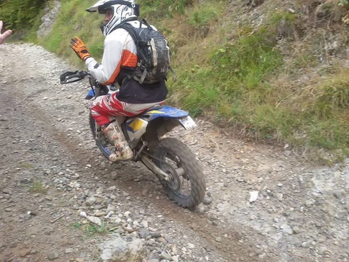 Motociclisti su un sentiero in area protetta, multati per 1500 euro
