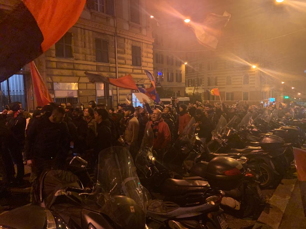 Corteo tifosi Genoa contro Preziosi dalla Nord in via Palestro
